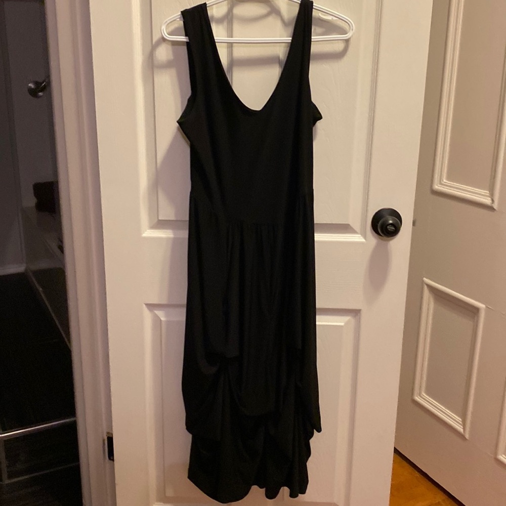 Adjustable skirt pulls, black dress